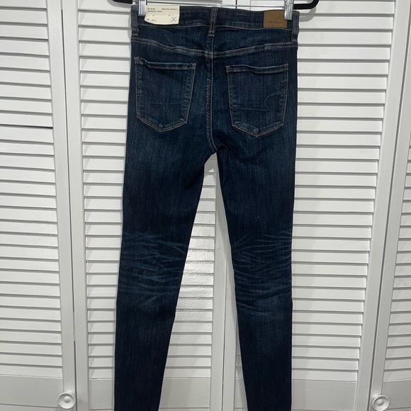 American Eagle High Rise Dark Wash Distressed Crop Jeggings NWT — 6L - Picture 5 of 8